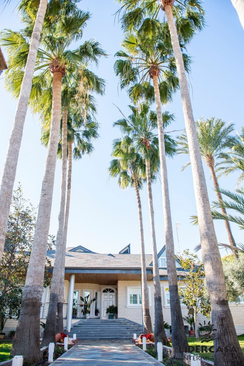 5 makuuhuone Huvila myytävänä paikassa San Pedro del Pinatar mukana uima-altaan 
autotalli - 1 500 000 € (Ref: 9473244)