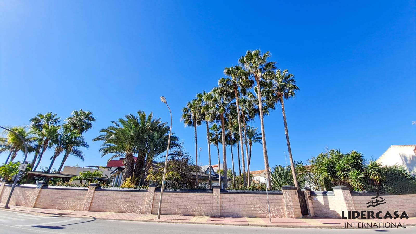 5 makuuhuone Huvila myytävänä paikassa San Pedro del Pinatar mukana uima-altaan 
autotalli - 1 500 000 € (Ref: 9473244)