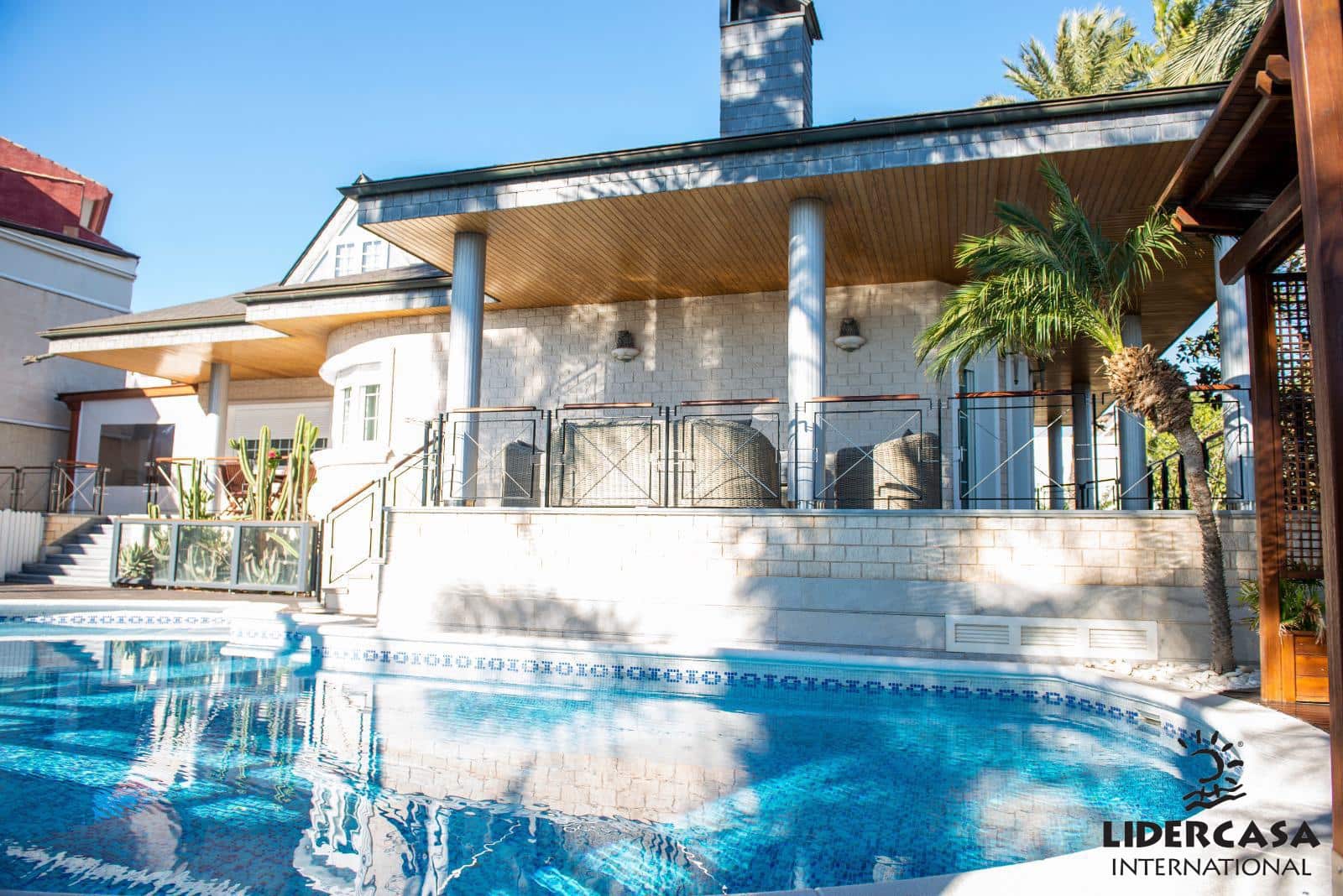 5 makuuhuone Huvila myytävänä paikassa San Pedro del Pinatar mukana uima-altaan 
autotalli - 1 500 000 € (Ref: 9473244)