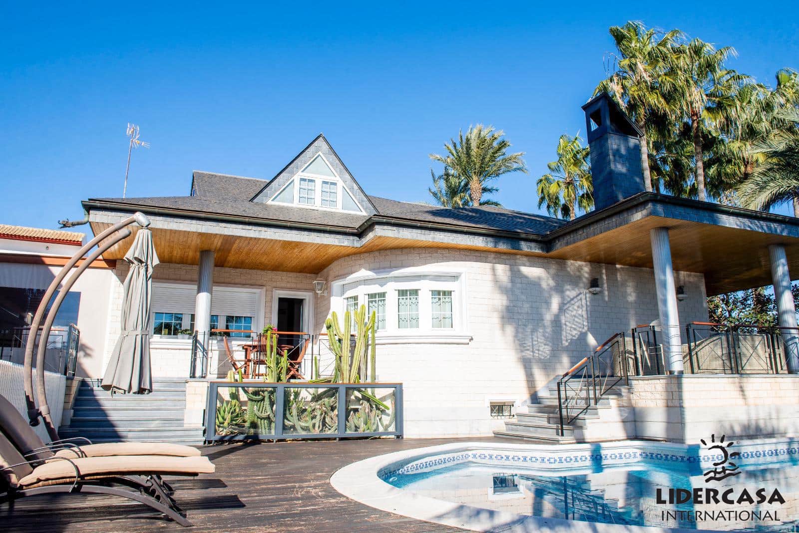 5 makuuhuone Huvila myytävänä paikassa San Pedro del Pinatar mukana uima-altaan 
autotalli - 1 500 000 € (Ref: 9473244)