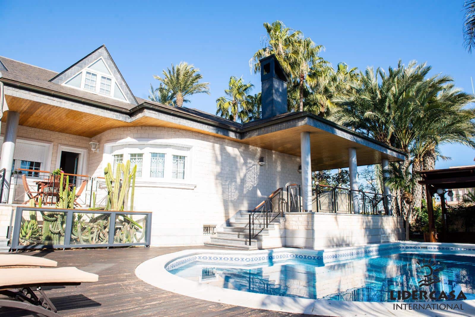 5 makuuhuone Huvila myytävänä paikassa San Pedro del Pinatar mukana uima-altaan 
autotalli - 1 500 000 € (Ref: 9473244)