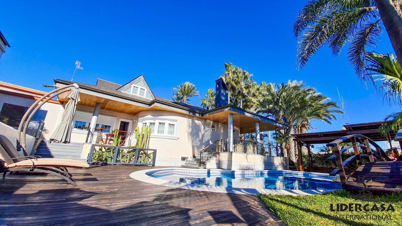 5 makuuhuone Huvila myytävänä paikassa San Pedro del Pinatar mukana uima-altaan 
autotalli - 1 500 000 € (Ref: 9473244)