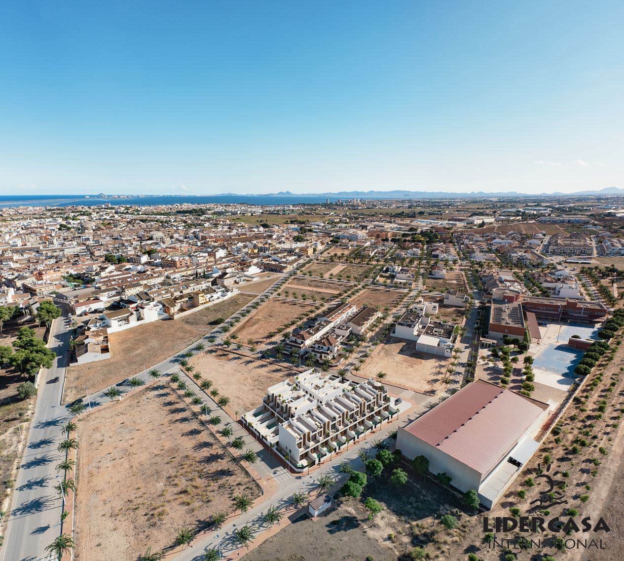 3 soveværelse Rækkehus til salg i San Pedro del Pinatar med swimmingpool garage - € 345.000 (Ref: 9473247)