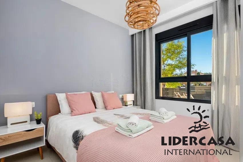 Apartamento para venda em Torre de la Horadada com piscina - 249 000 € (Ref: 9473257)