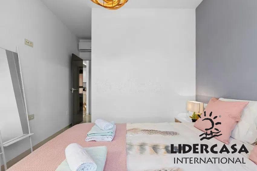 Apartamento para venda em Torre de la Horadada com piscina - 249 000 € (Ref: 9473257)