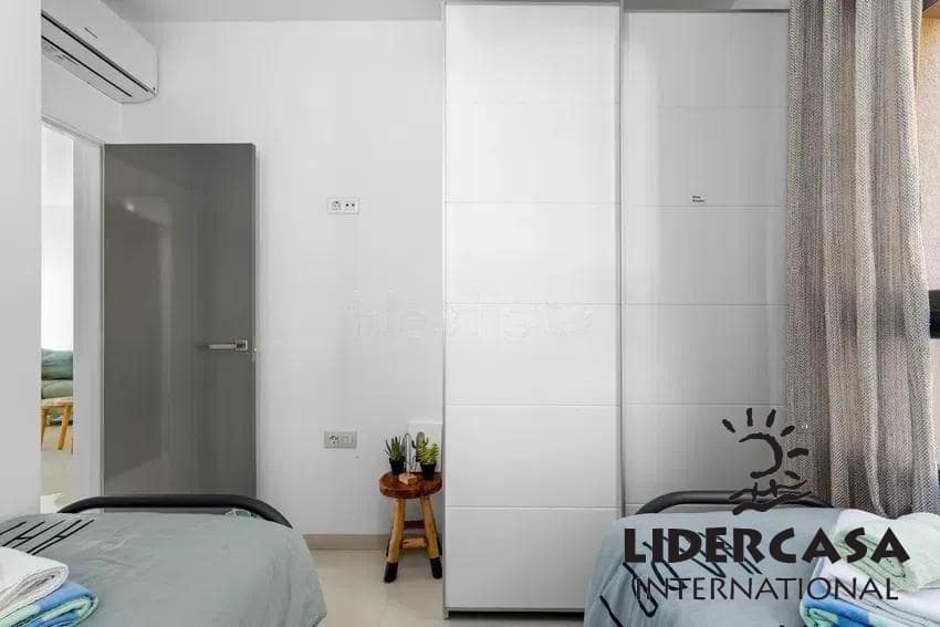 Apartamento para venda em Torre de la Horadada com piscina - 249 000 € (Ref: 9473257)