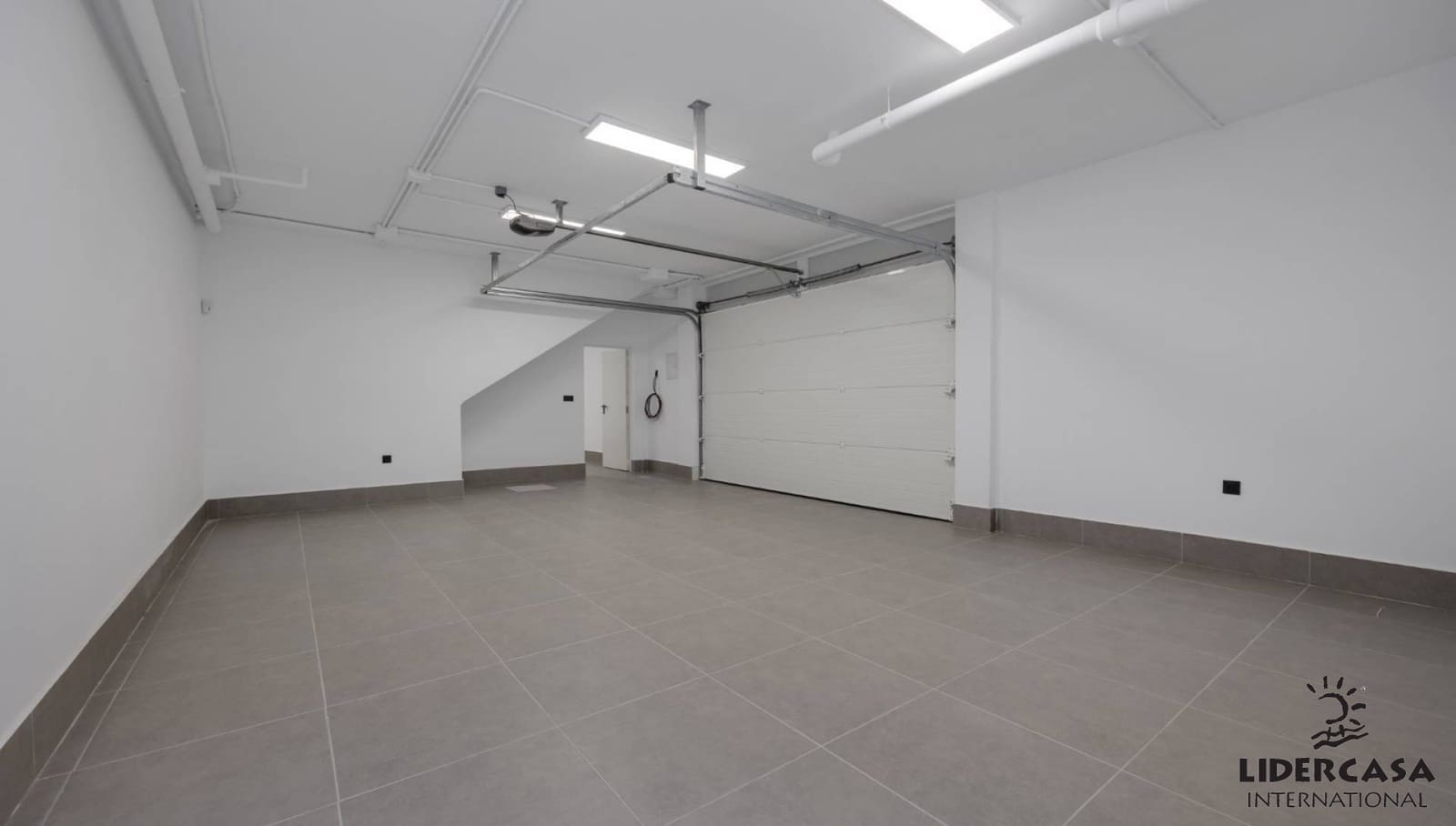 3 soverom Rekkehus til salgs i Torrevieja med svømmebasseng garasje - € 595 000 (Ref: 9473258)