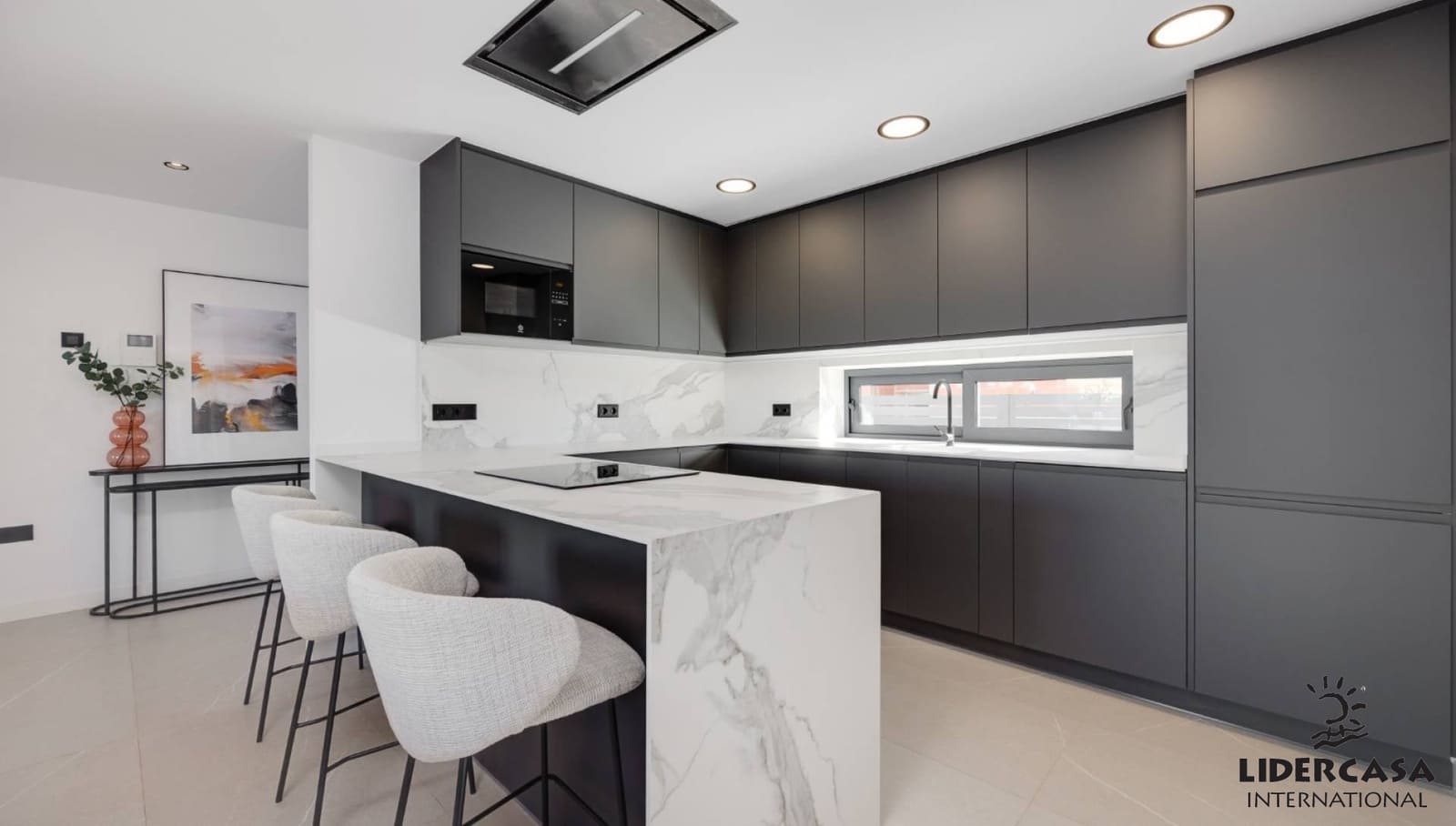 3 soverom Rekkehus til salgs i Torrevieja med svømmebasseng garasje - € 595 000 (Ref: 9473258)