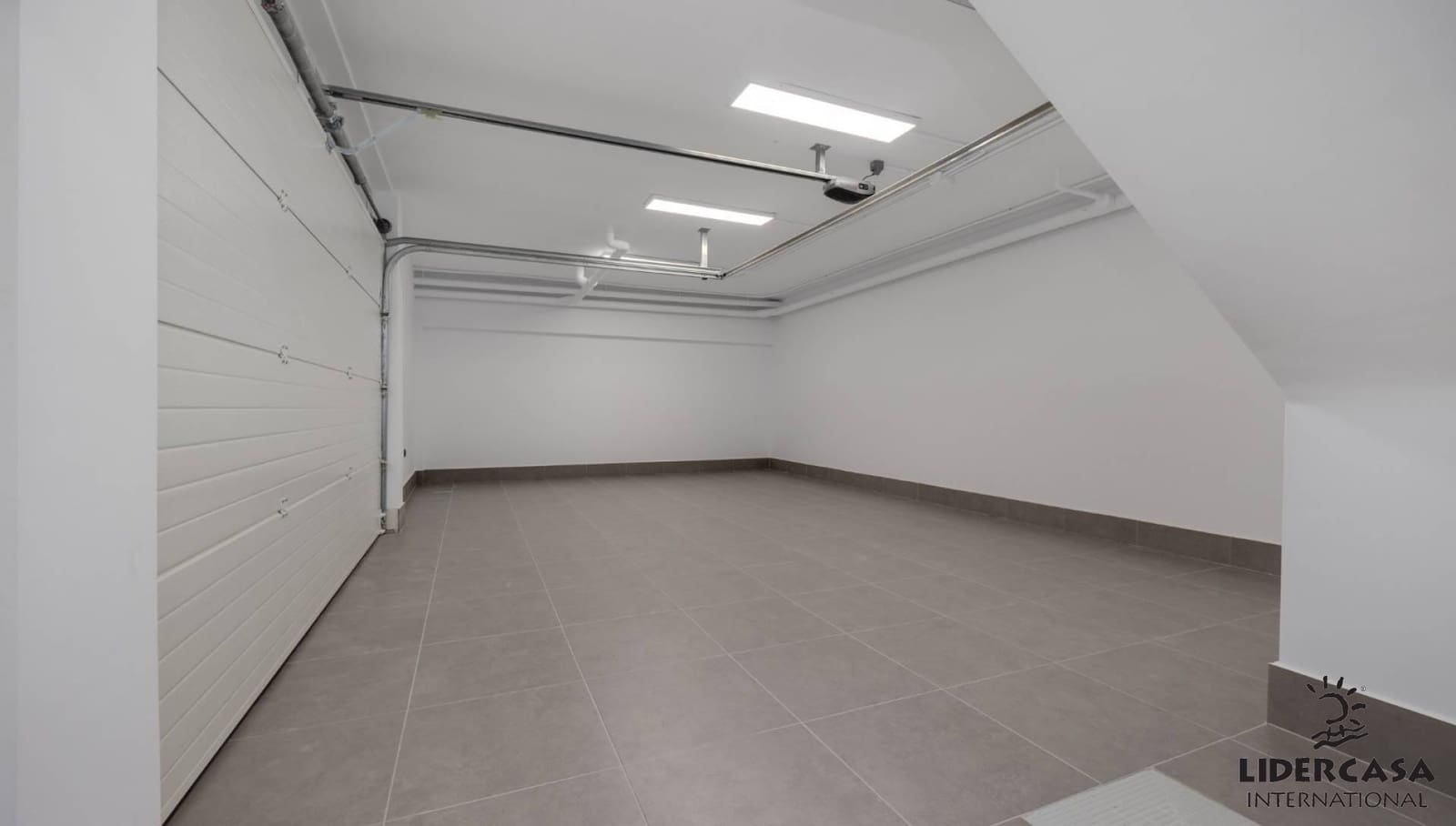 3 soverom Rekkehus til salgs i Torrevieja med svømmebasseng garasje - € 595 000 (Ref: 9473258)