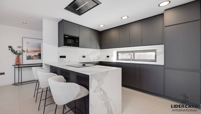 3 makuuhuone Rivitalo myytävänä paikassa Parque Acuático - Sector 25, Torrevieja mukana uima-altaan 
autotalli - 595 000 € (Ref: 9473258)