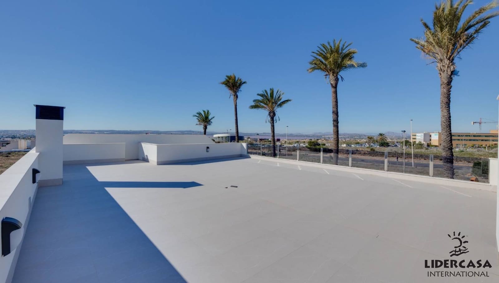 3 soverom Rekkehus til salgs i Torrevieja med svømmebasseng garasje - € 595 000 (Ref: 9473258)