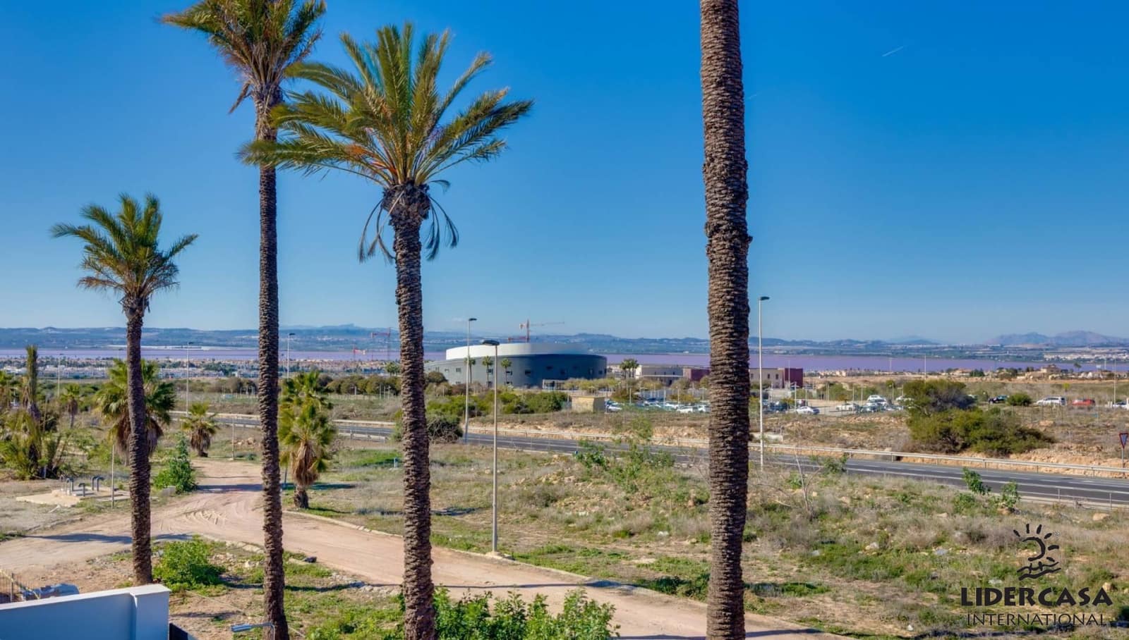 3 soverom Rekkehus til salgs i Torrevieja med svømmebasseng garasje - € 595 000 (Ref: 9473258)