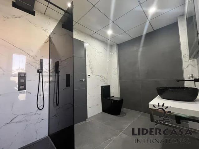 4 quarto Moradia para venda em Dehesa de Campoamor, Orihuela com piscina garagem - 985 000 € (Ref: 9534898)