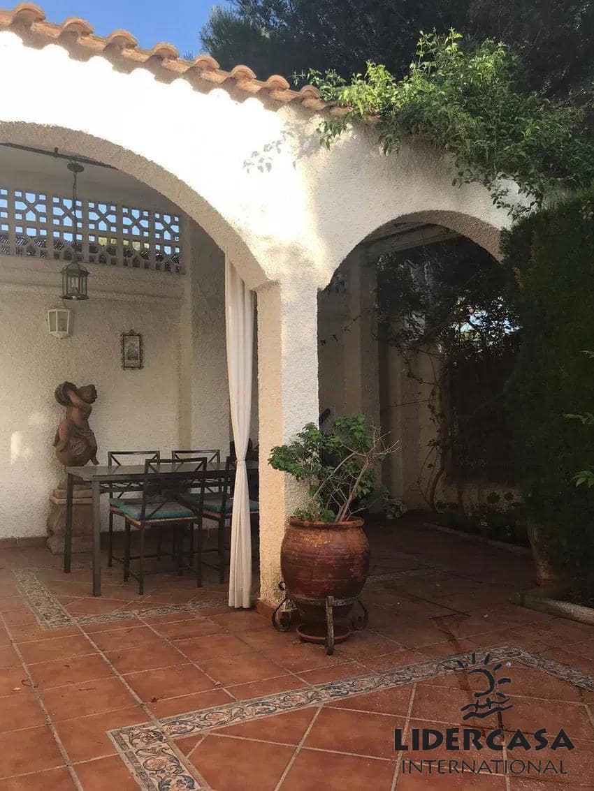 4 slaapkamer Villa te koop in Orihuela met garage - € 475.000 (Ref: 9576894)