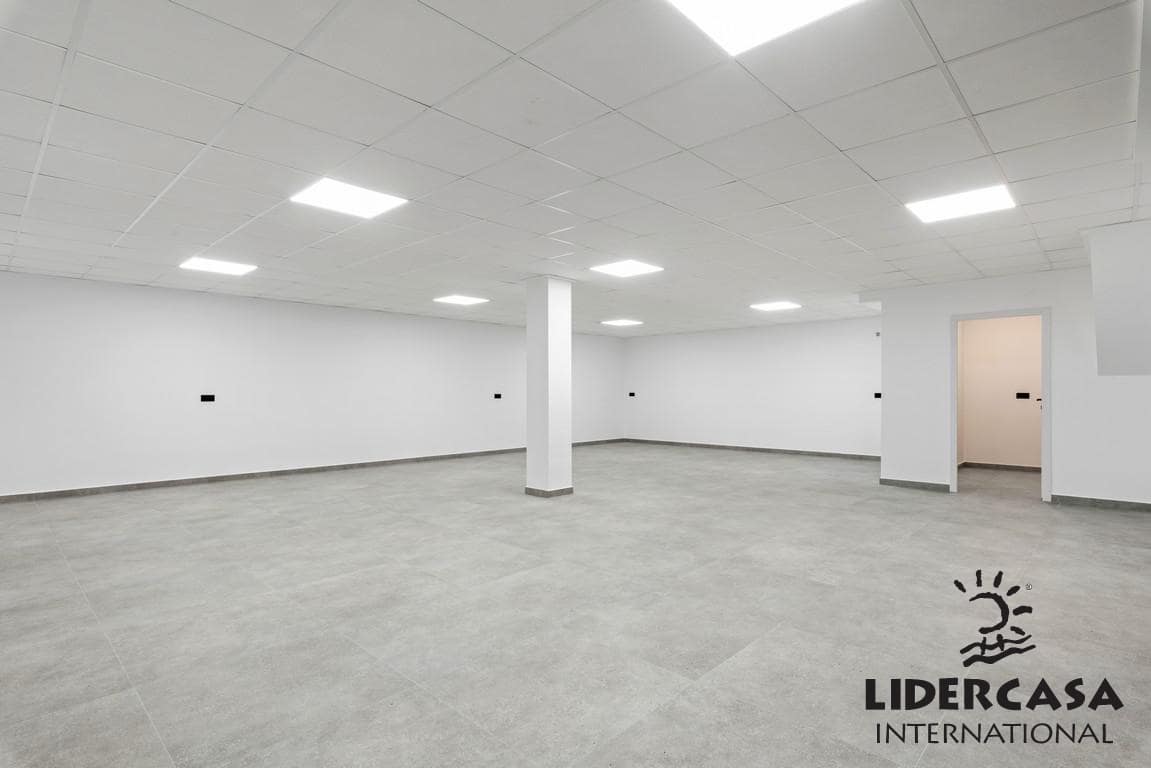 4 makuuhuone Huvila myytävänä paikassa Orihuela mukana uima-altaan 
autotalli - 1 600 000 € (Ref: 9576896)