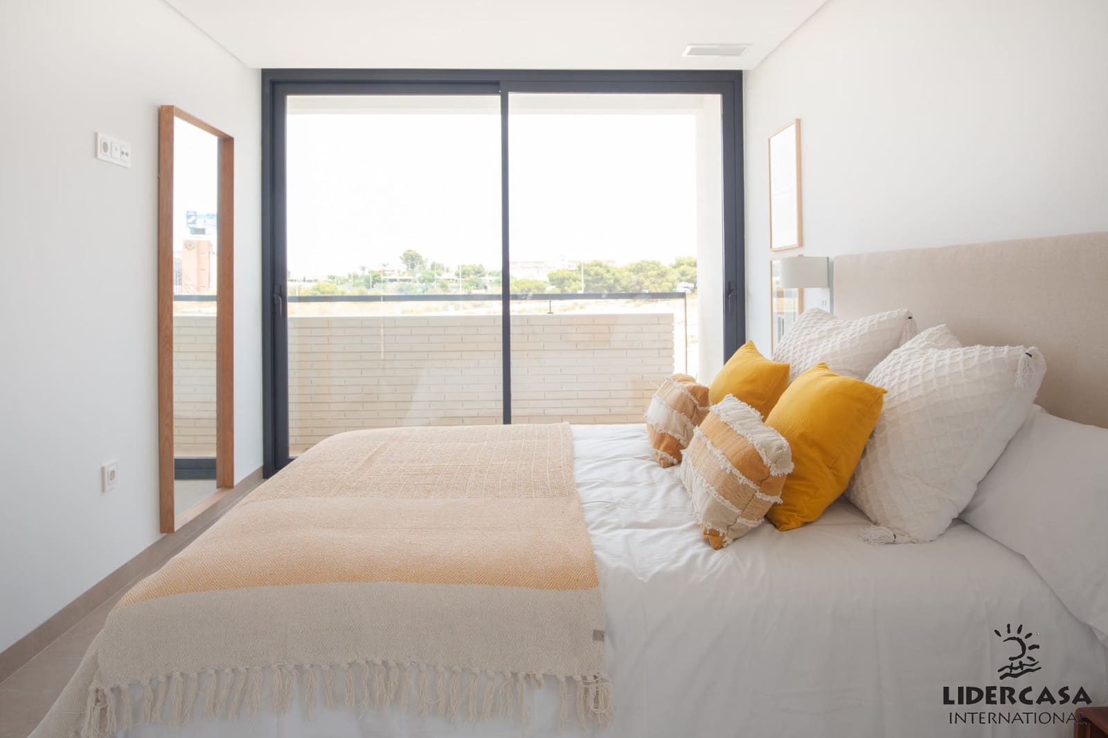 4 quarto Moradia para venda em Orihuela com piscina garagem - 1 160 000 € (Ref: 9576905)