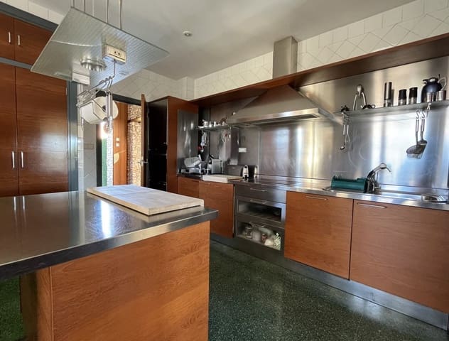 4 makuuhuone Huvila myytävänä paikassa Dehesa de Campoamor, Orihuela mukana uima-altaan 
autotalli - 1 839 000 € (Ref: 9576907)