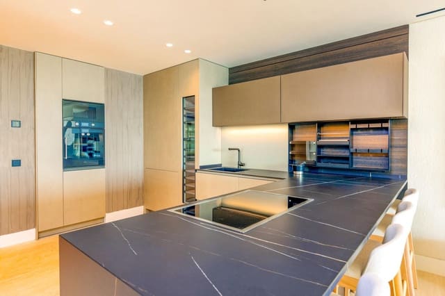 2 soveværelse Lejlighed til salg i Centro, Estepona med swimmingpool garage - € 2.310.000 (Ref: 5585762)