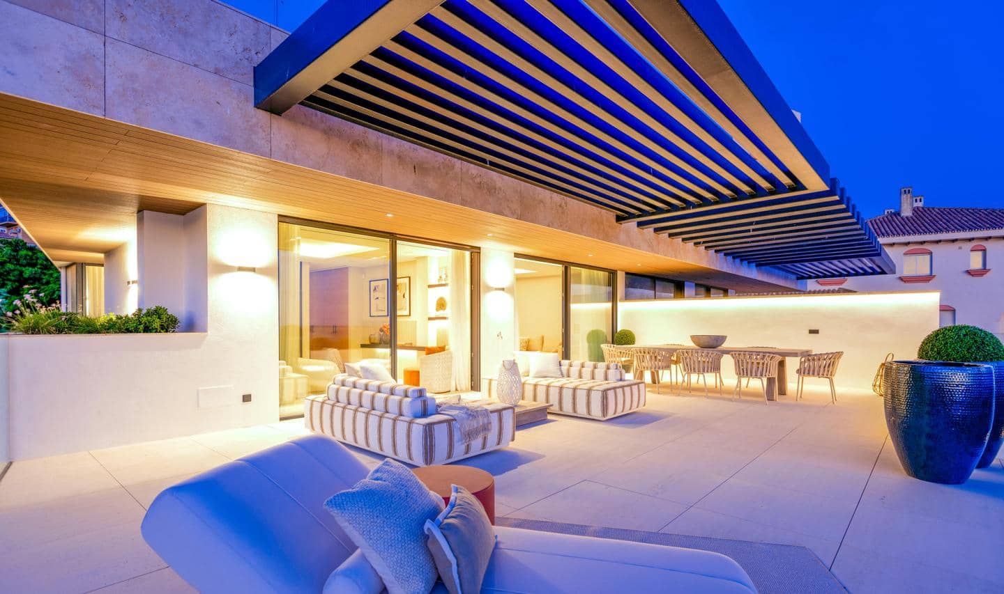 2 soveværelse Lejlighed til salg i Estepona med swimmingpool garage - € 2.310.000 (Ref: 5585762)