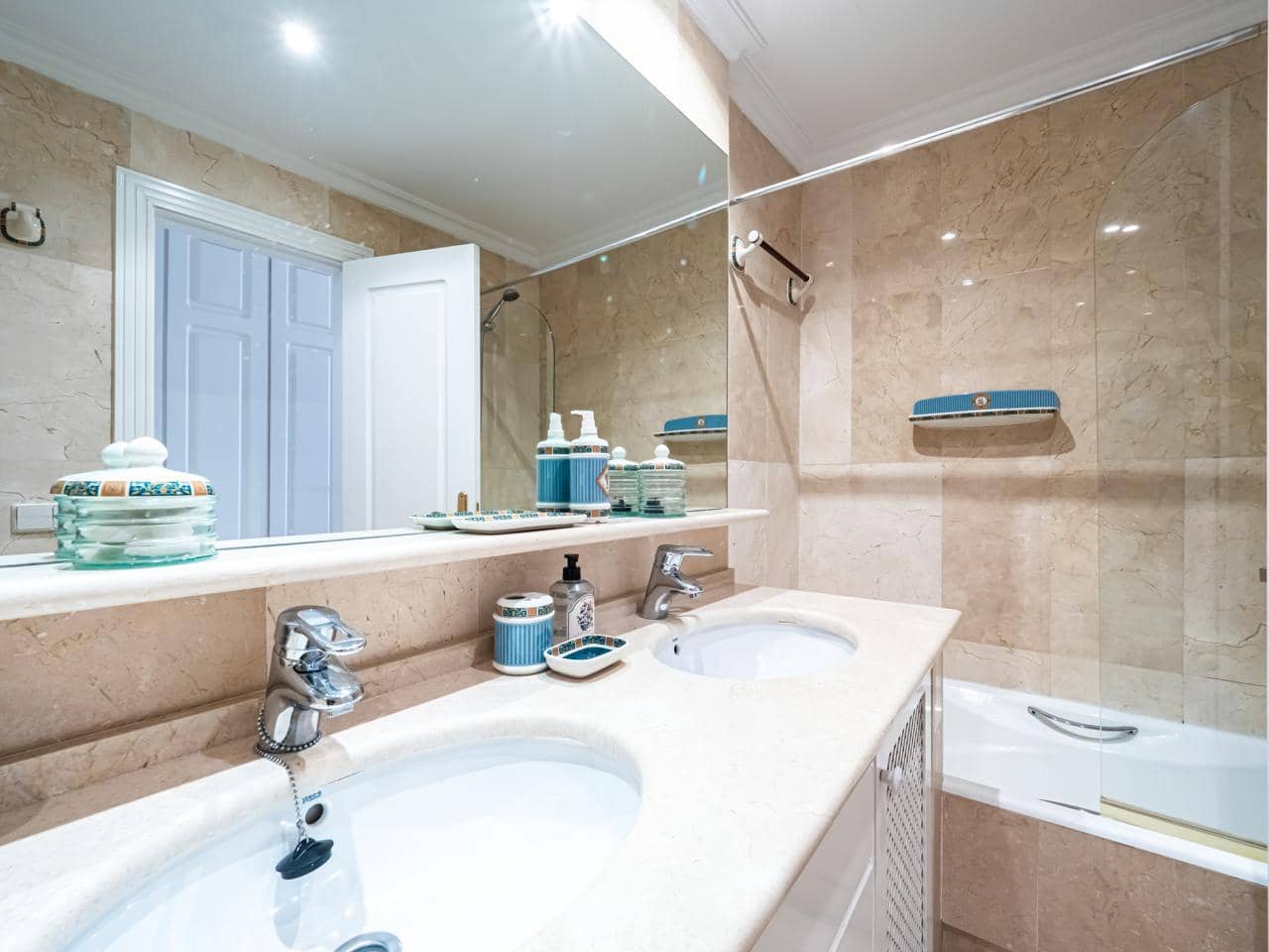 2 bedroom Flat for sale in Marbella with pool garage - € 1,575,000 (Ref: 7468623)