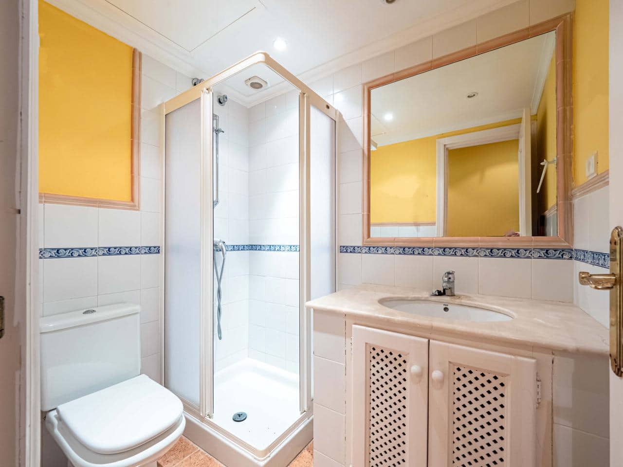 2 bedroom Flat for sale in Marbella with pool garage - € 1,575,000 (Ref: 7468623)