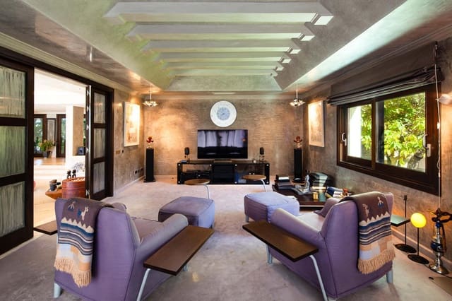 8 slaapkamer Villa te koop in El Paraiso, Estepona met zwembad garage - € 13.500.000 (Ref: 8859905)