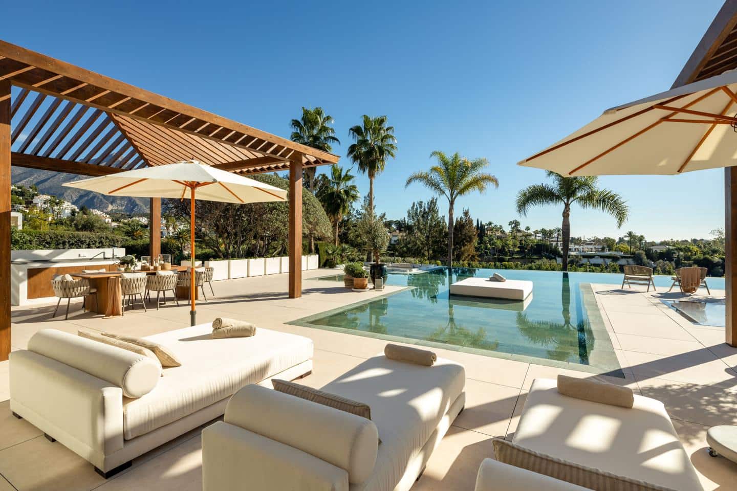 6 slaapkamer Villa te koop in Marbella met zwembad garage - € 10.950.000 (Ref: 8859908)