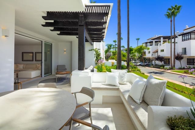 Piso de 3 habitaciones en Lomas De Marbella, Marbella en venta con piscina garaje - 4.295.000 € (Ref: 8859909)