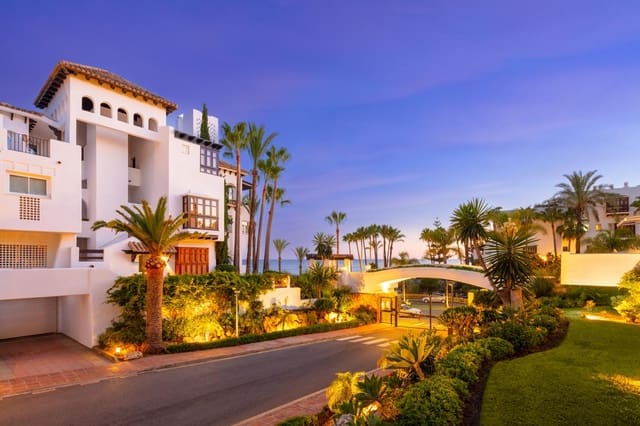 Piso de 3 habitaciones en Lomas De Marbella, Marbella en venta con piscina garaje - 4.295.000 € (Ref: 8859909)