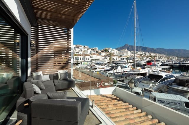 3 slaapkamer Flat te koop in Puerto Banus, Marbella - € 2.950.000 (Ref: 8860179)