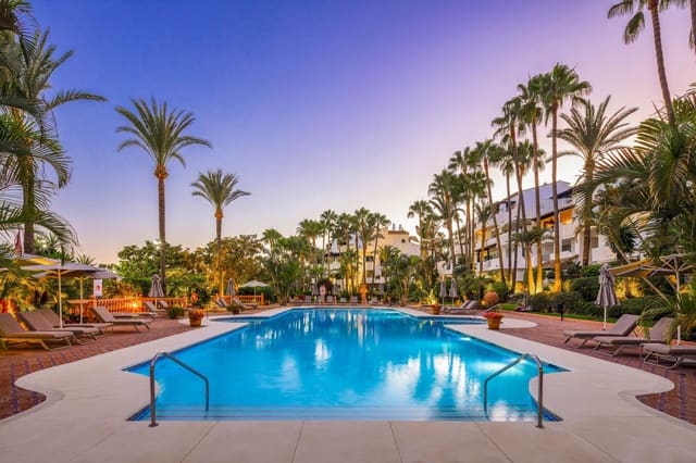 Piso de 3 habitaciones en Lomas De Marbella, Marbella en venta con piscina garaje - 3.500.000 € (Ref: 8860180)