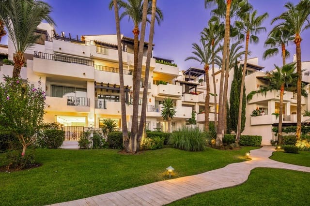 Piso de 3 habitaciones en Lomas De Marbella, Marbella en venta con piscina garaje - 3.500.000 € (Ref: 8860180)