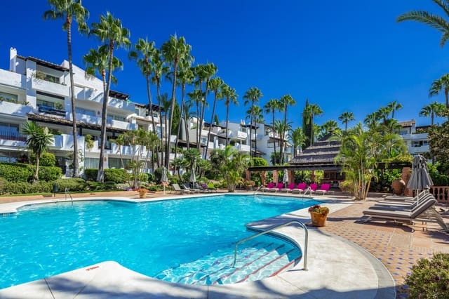 Piso de 3 habitaciones en Lomas De Marbella, Marbella en venta con piscina garaje - 3.500.000 € (Ref: 8860180)