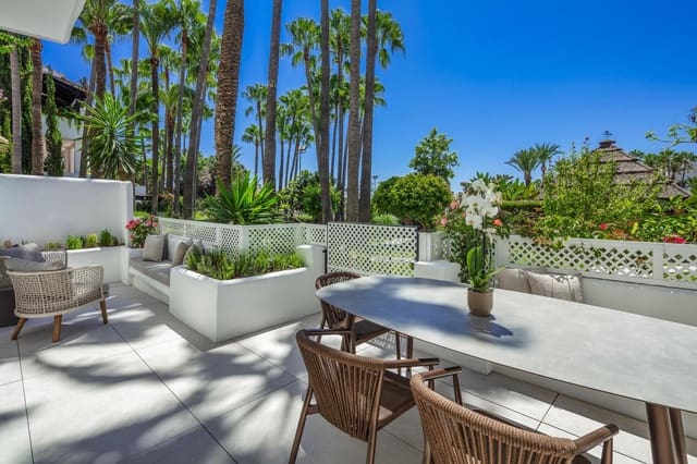 Piso de 3 habitaciones en Lomas De Marbella, Marbella en venta con piscina garaje - 3.500.000 € (Ref: 8860180)