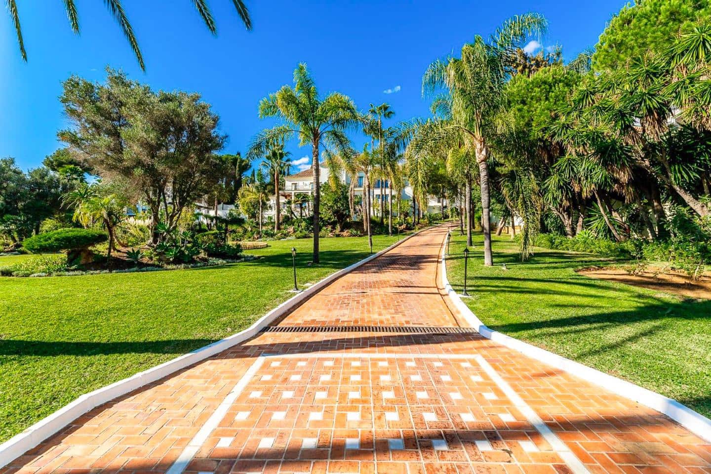 16 slaapkamer Villa te koop in Benahavis met zwembad garage - € 13.950.000 (Ref: 8860193)