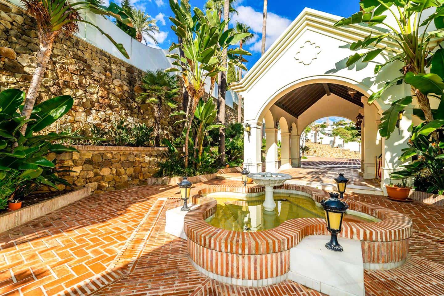 16 slaapkamer Villa te koop in Benahavis met zwembad garage - € 13.950.000 (Ref: 8860193)