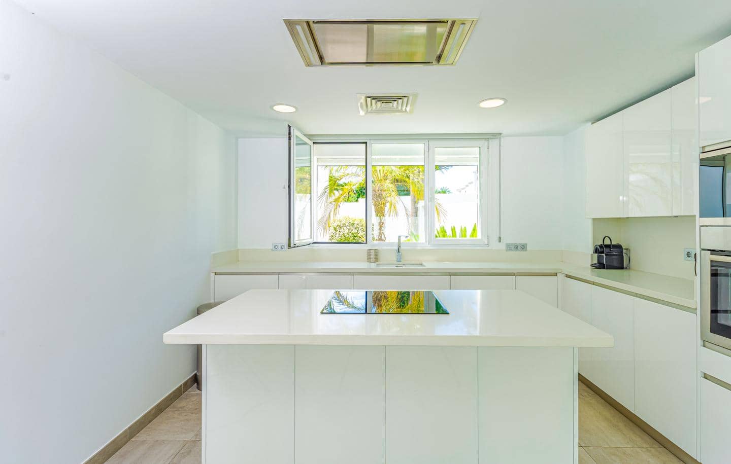 6 camera da letto Villa in vendita in Marbella con piscina garage - 1.895.000 € (Rif: 8860194)