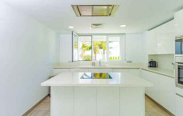 6 camera da letto Villa in vendita in Los Naranjos, Marbella con piscina garage - 1.895.000 € (Rif: 8860194)