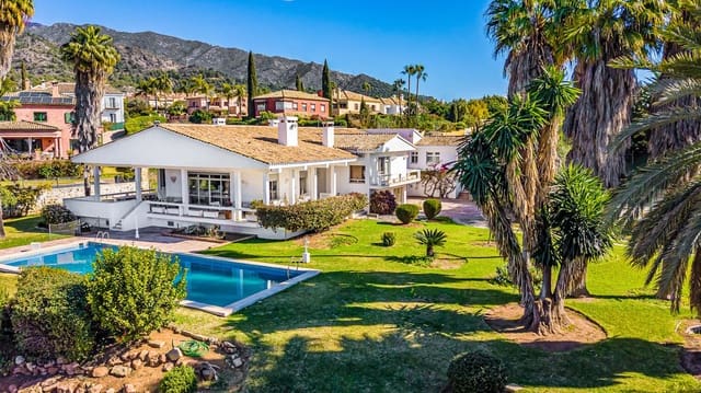 7 Zimmer Villa zu verkaufen in Valdeolletas - Las Cancelas - Xarblanca, Marbella mit Pool Garage - 3.000.000 € (Ref: 8860198)