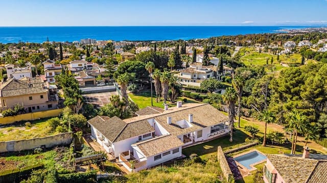 7 Zimmer Villa zu verkaufen in Valdeolletas - Las Cancelas - Xarblanca, Marbella mit Pool Garage - 3.000.000 € (Ref: 8860198)
