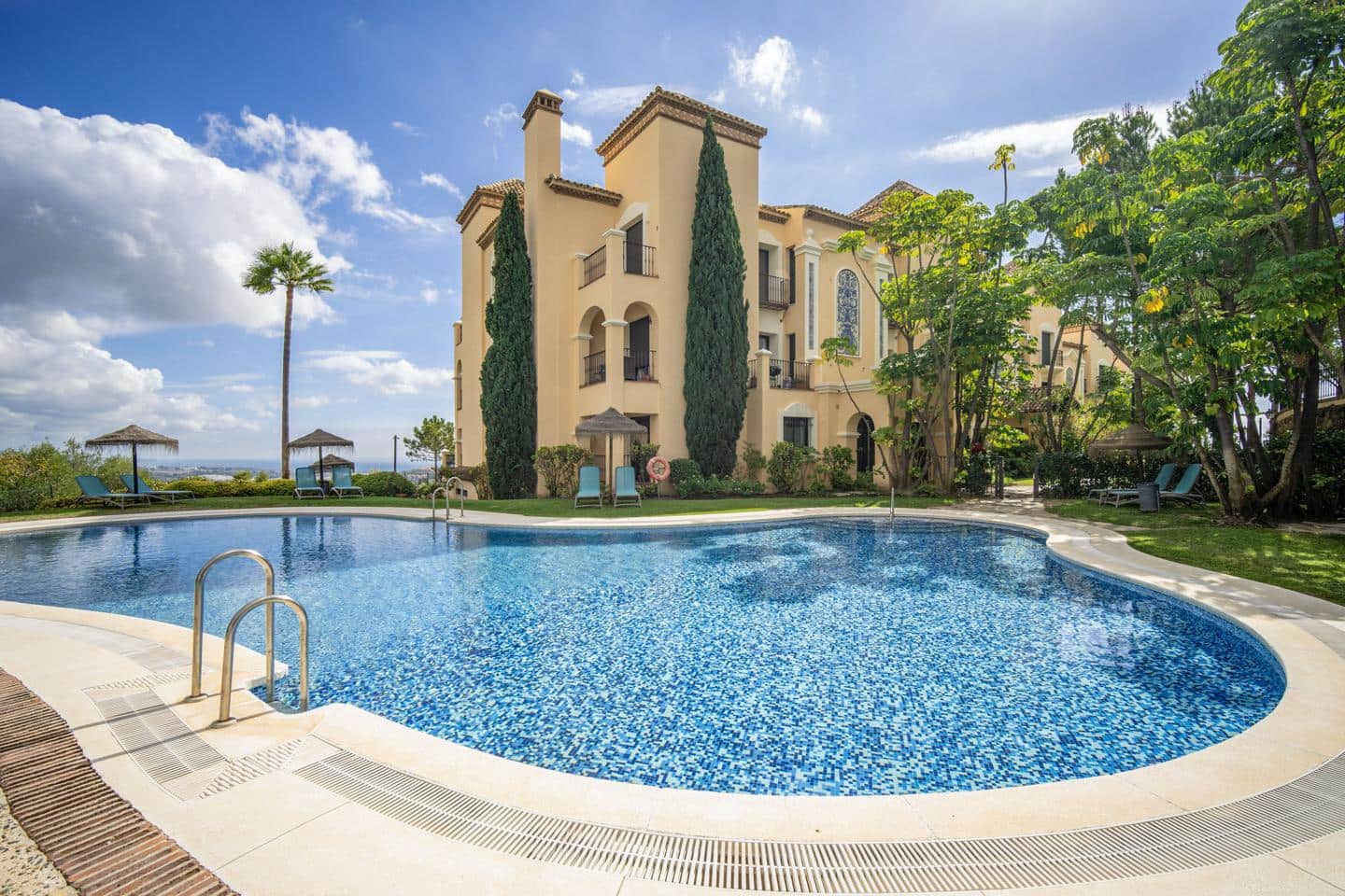 3 quarto Apartamento para venda em Benahavis com piscina garagem - 1 375 000 € (Ref: 8860259)