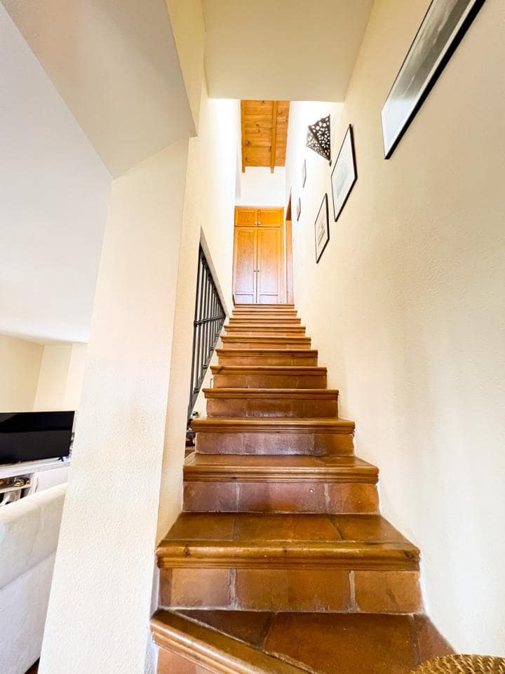 4 slaapkamer Villa te koop in Marbella met zwembad garage - € 1.200.000 (Ref: 8863241)