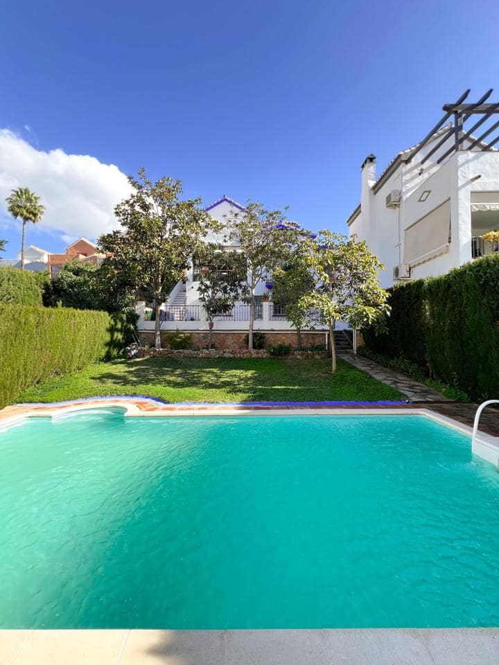 4 slaapkamer Villa te koop in Marbella met zwembad garage - € 1.200.000 (Ref: 8863241)