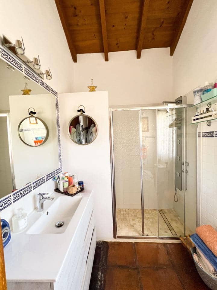 4 slaapkamer Villa te koop in Marbella met zwembad garage - € 1.200.000 (Ref: 8863241)