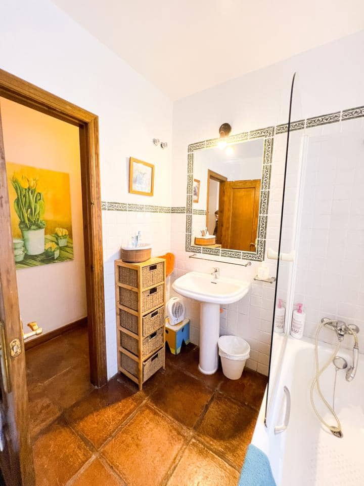 4 slaapkamer Villa te koop in Marbella met zwembad garage - € 1.200.000 (Ref: 8863241)