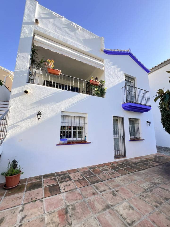 4 slaapkamer Villa te koop in Marbella met zwembad garage - € 1.200.000 (Ref: 8863241)