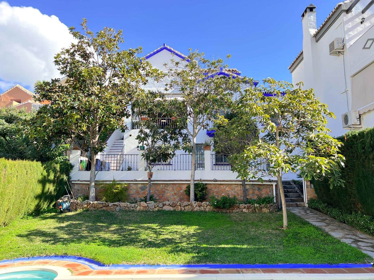 4 slaapkamer Villa te koop in Marbella met zwembad garage - € 1.200.000 (Ref: 8863241)