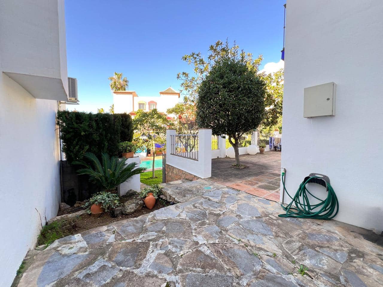 4 slaapkamer Villa te koop in Marbella met zwembad garage - € 1.200.000 (Ref: 8863241)