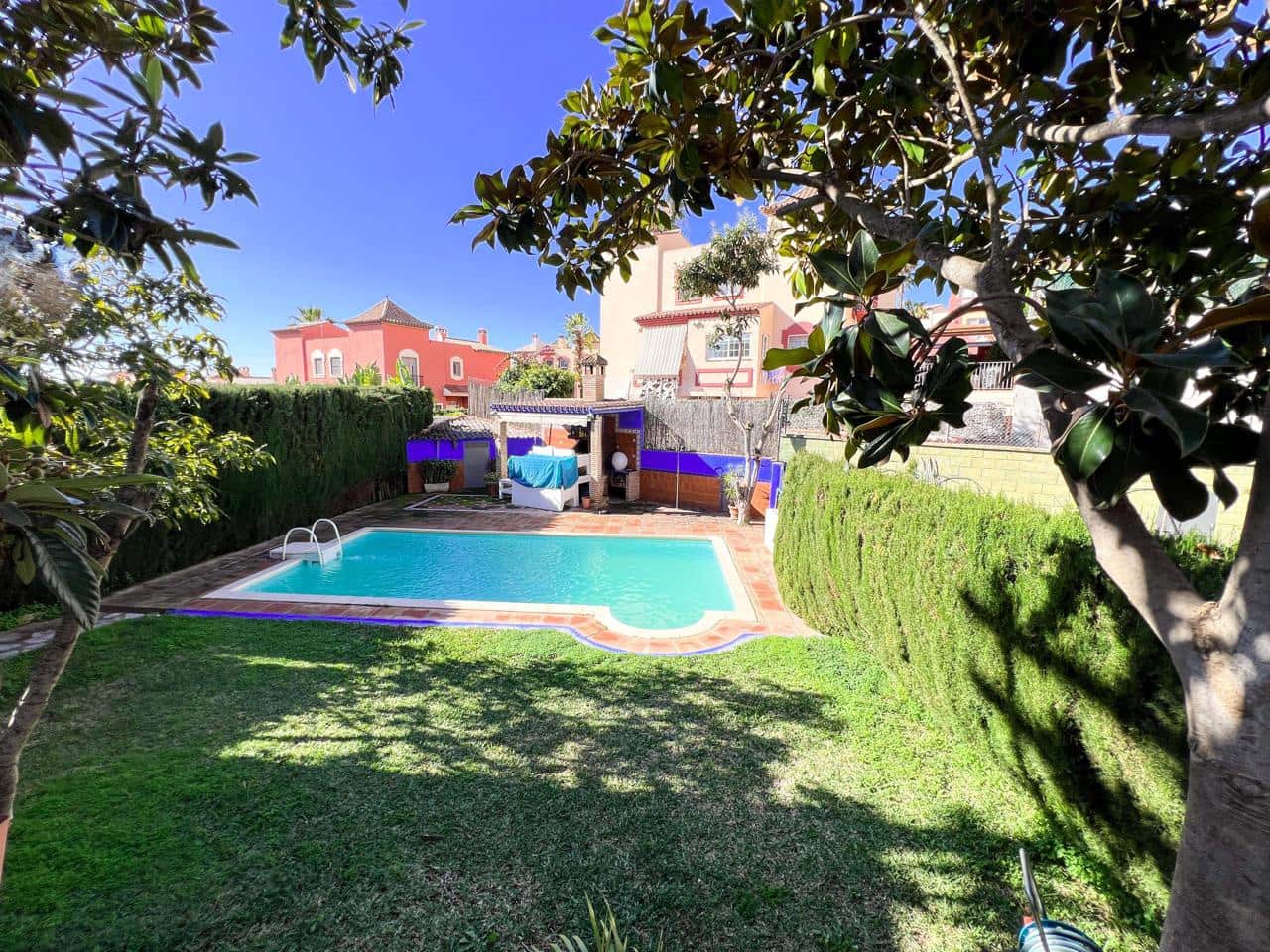 4 slaapkamer Villa te koop in Marbella met zwembad garage - € 1.200.000 (Ref: 8863241)