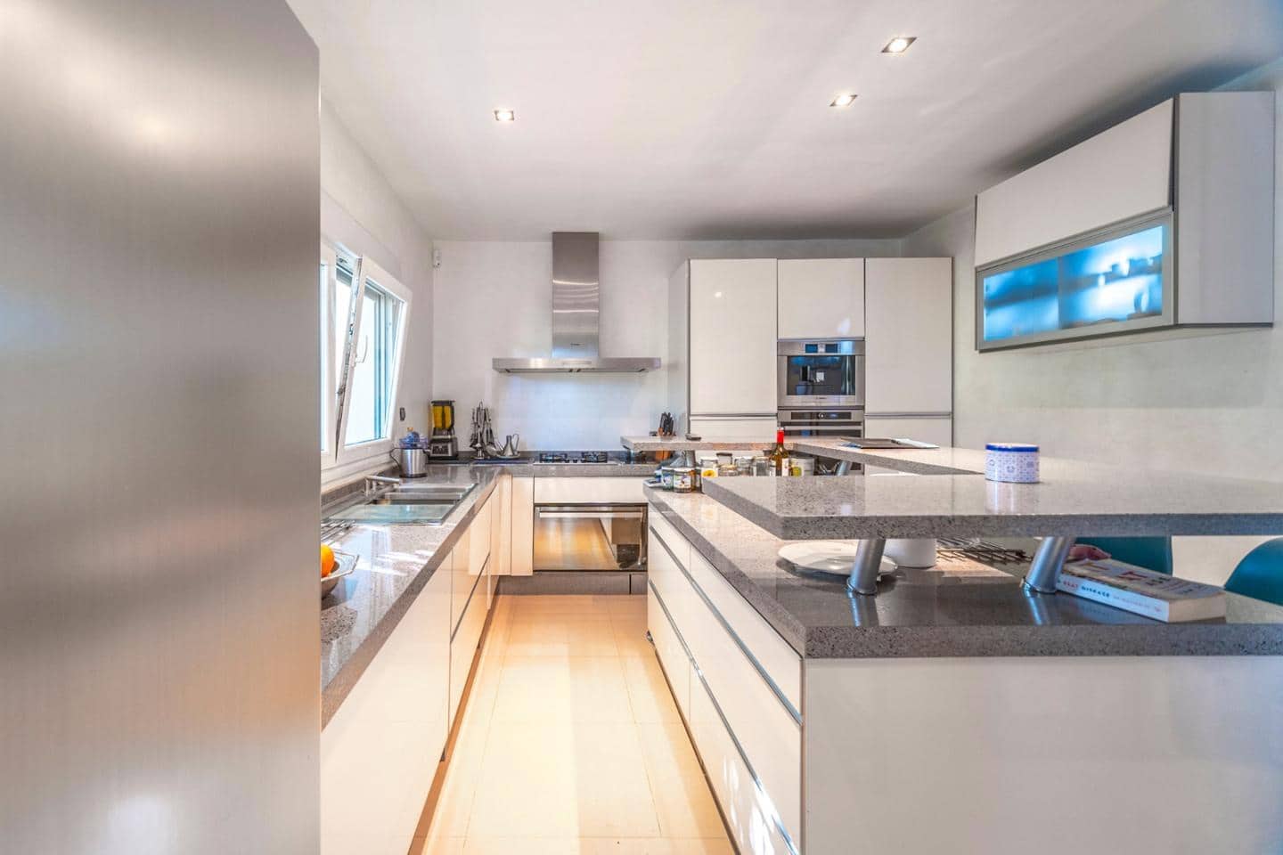 3 soverom Villa til salgs i Marbella med svømmebasseng garasje - € 1 495 000 (Ref: 8863243)